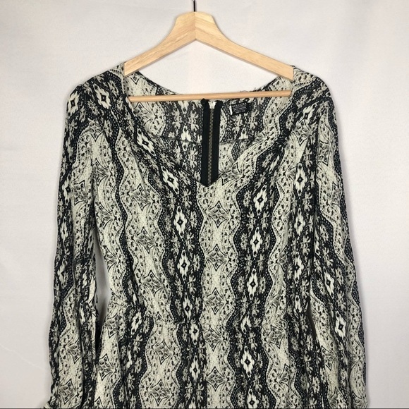 Volcom Black & White Printed V-Neck Long Sleeve Romper M - Picture 4 of 9